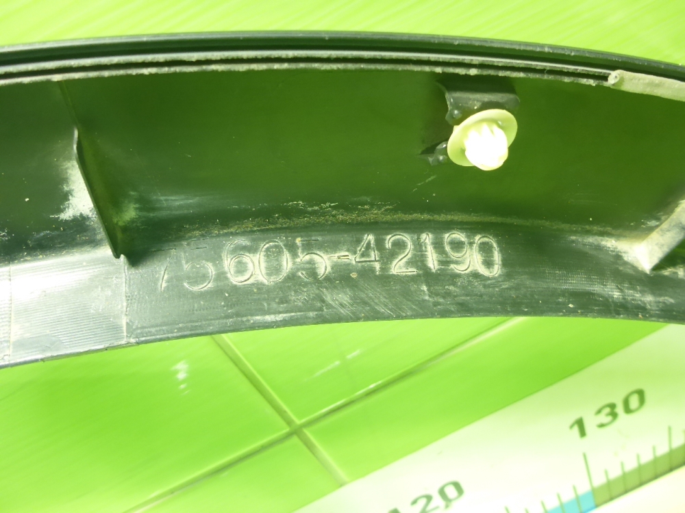 Накладка заднего крыла правого