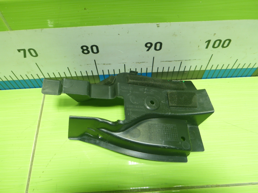 Накладка переднего крыла левого