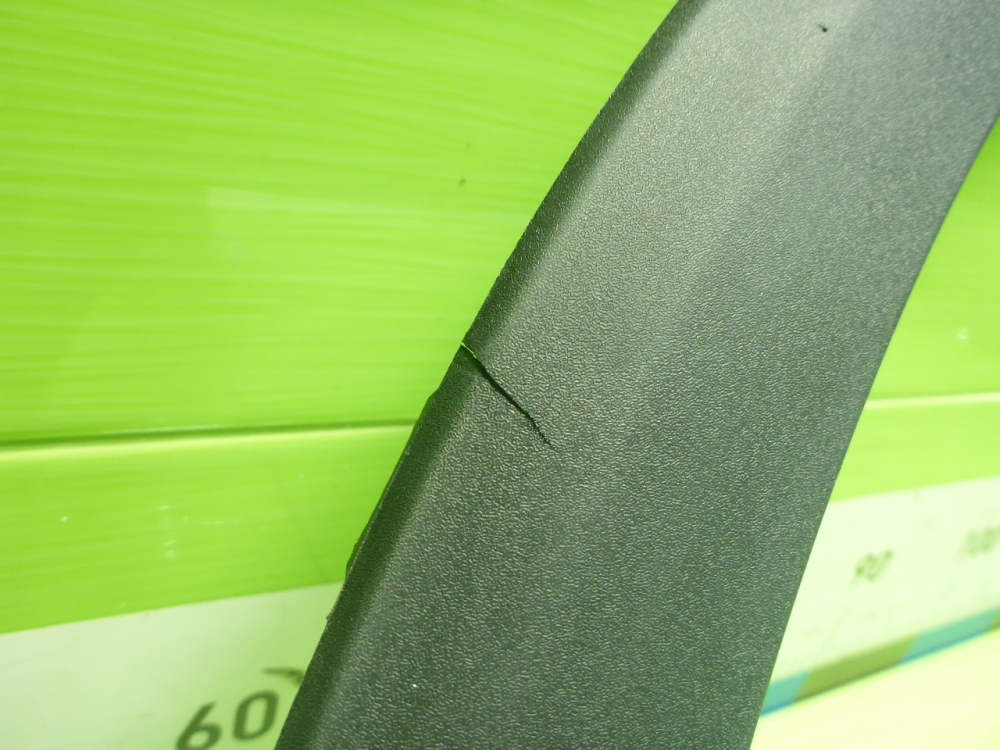 Накладка переднего крыла левого