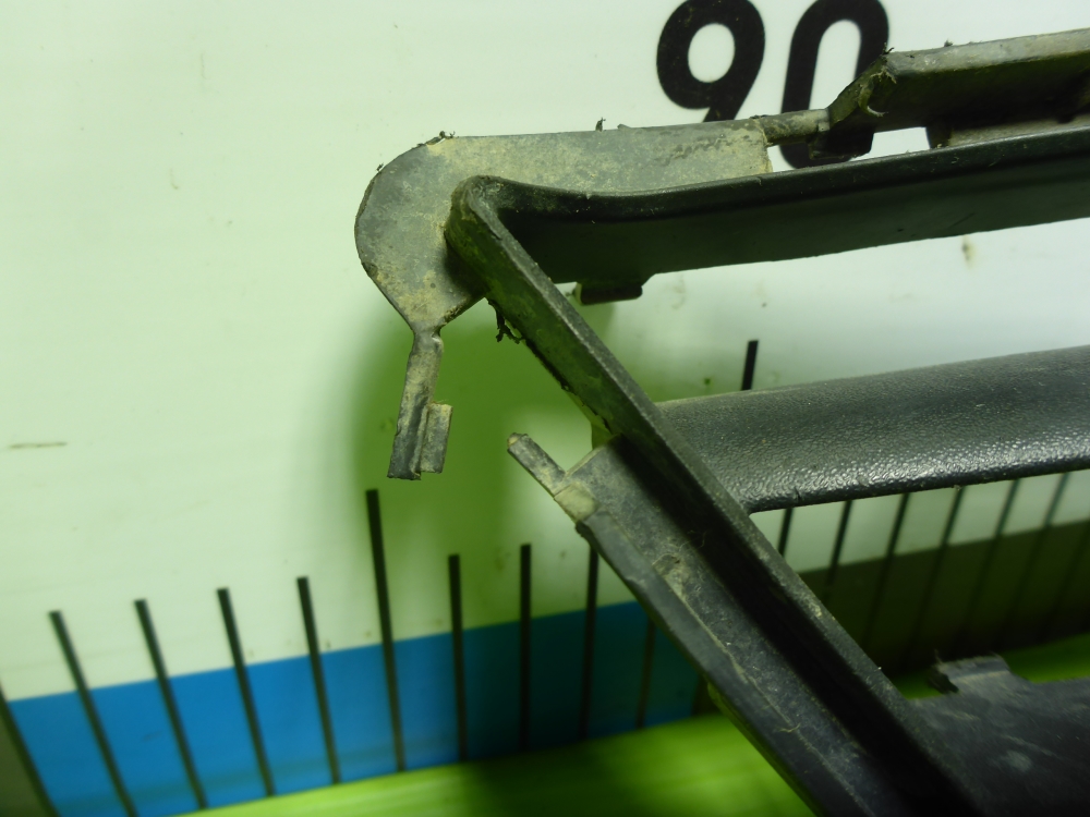 Решетка в бампер центральная