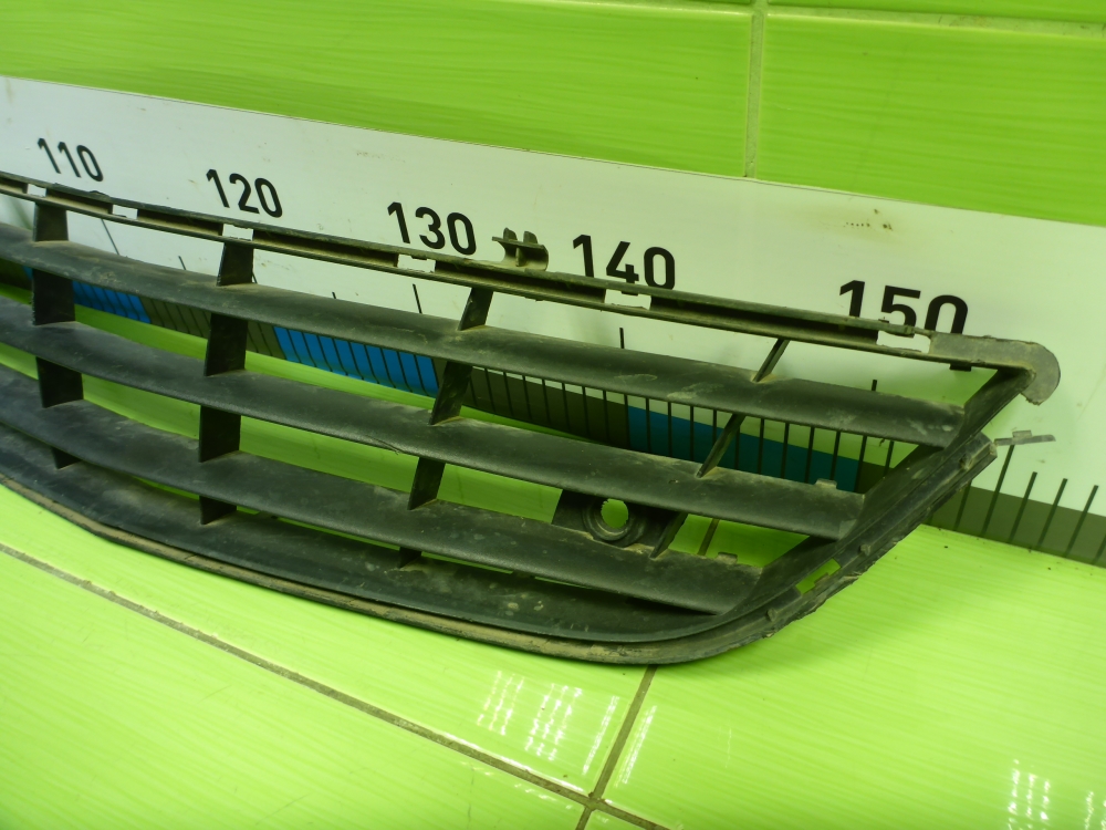 Решетка в бампер центральная