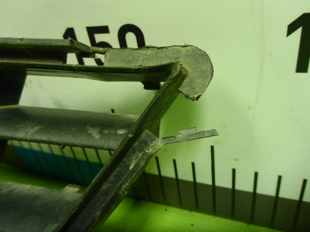 Решетка в бампер центральная