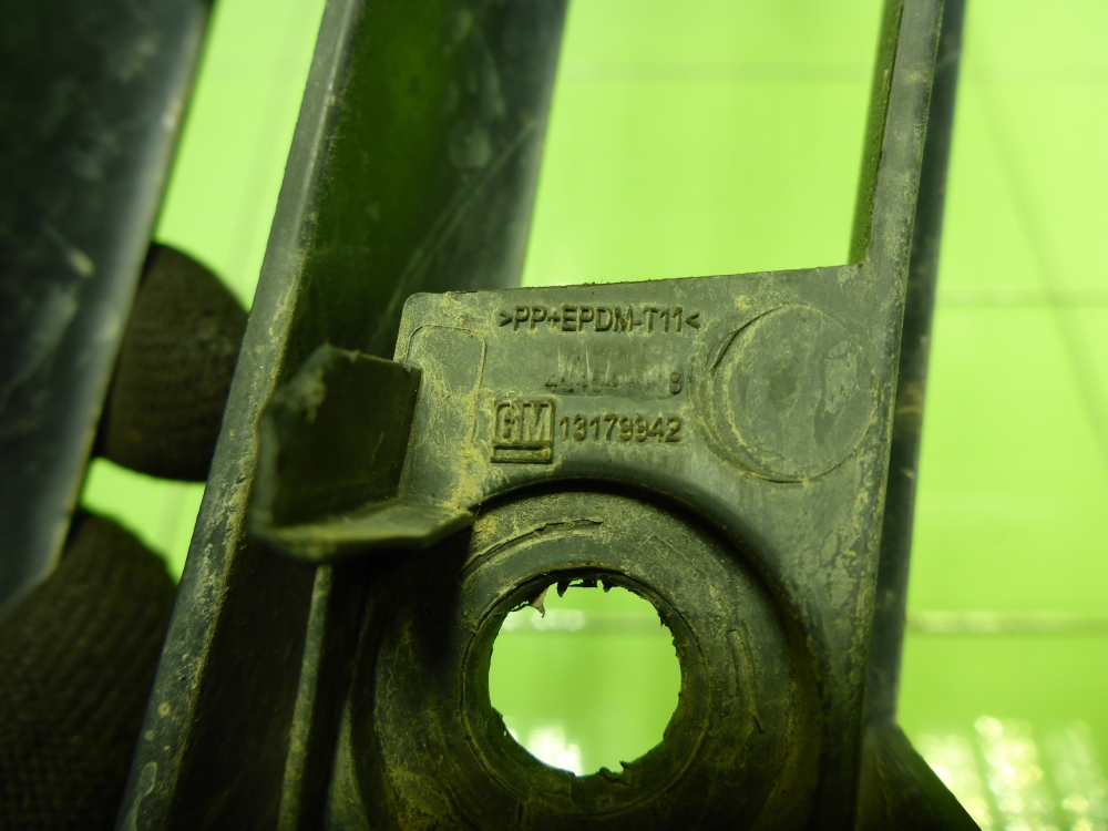 Решетка в бампер центральная