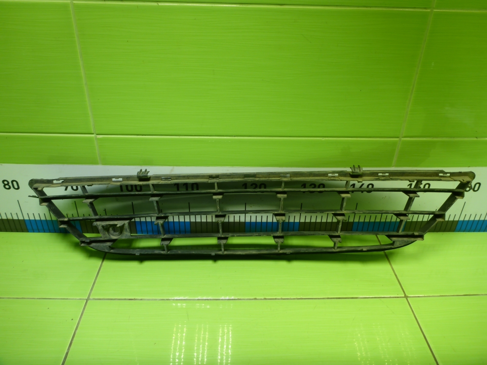 Решетка в бампер центральная