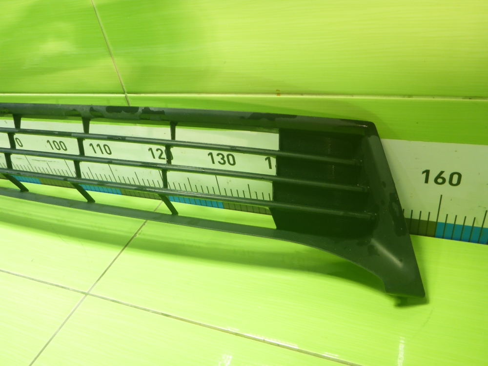 Решетка в бампер центральная