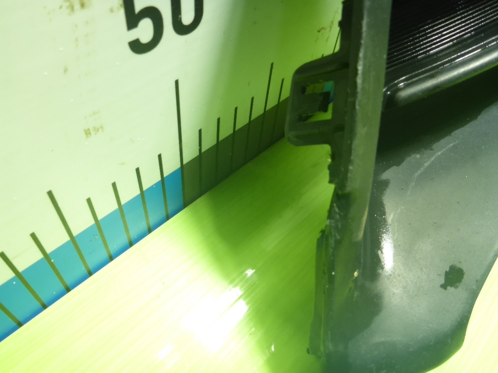 Решетка в бампер центральная