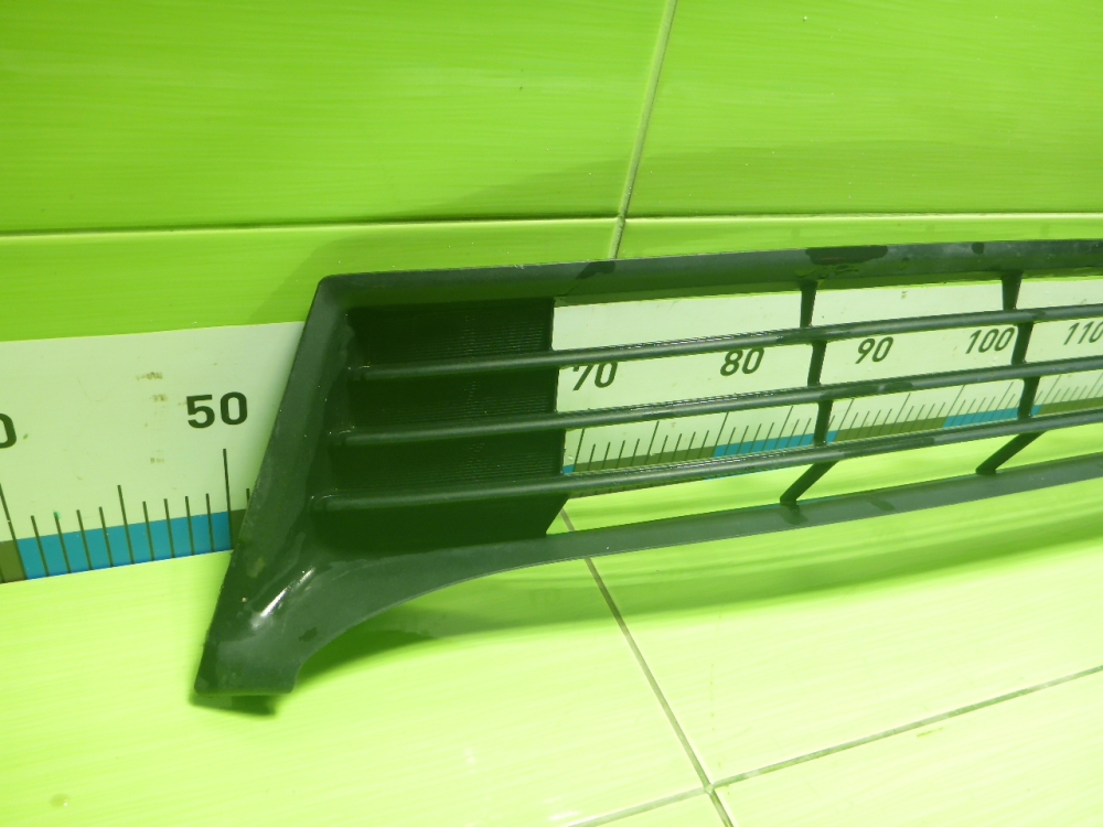 Решетка в бампер центральная