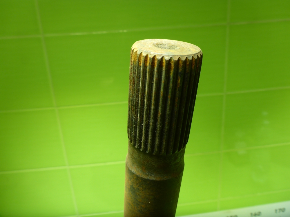 Полуось задняя левая