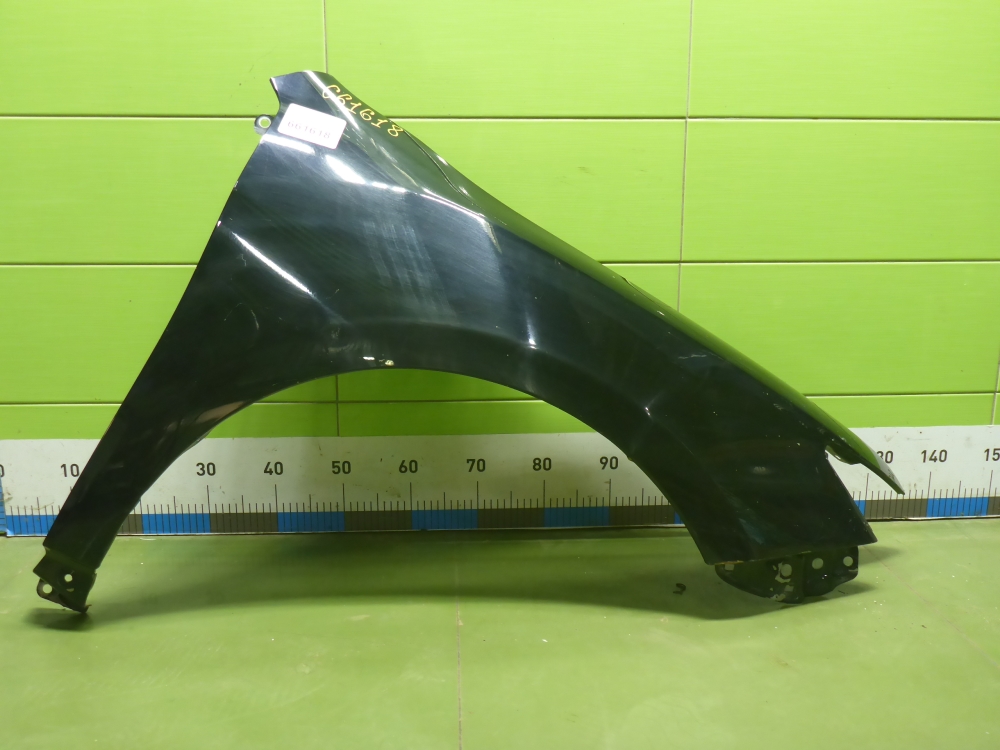 Крыло переднее правое