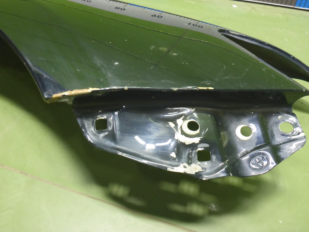 Крыло переднее правое