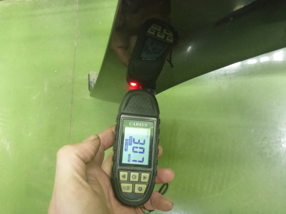 Крыло переднее правое