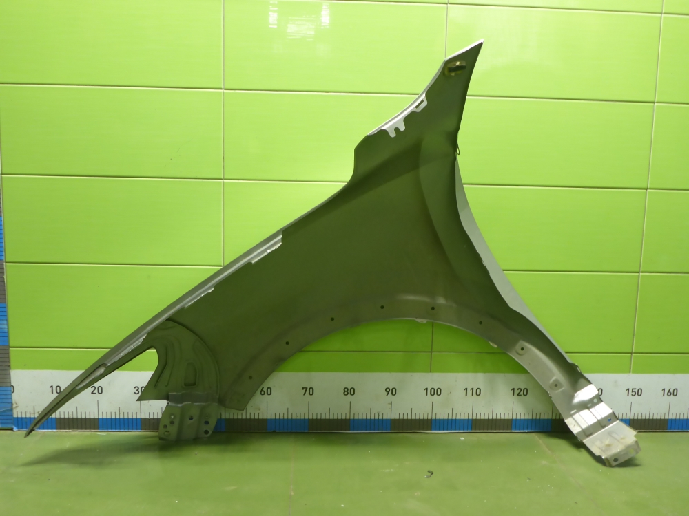 Крыло переднее правое