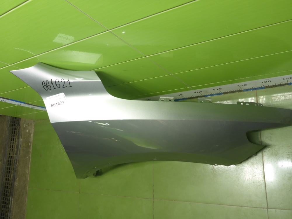 Крыло переднее правое