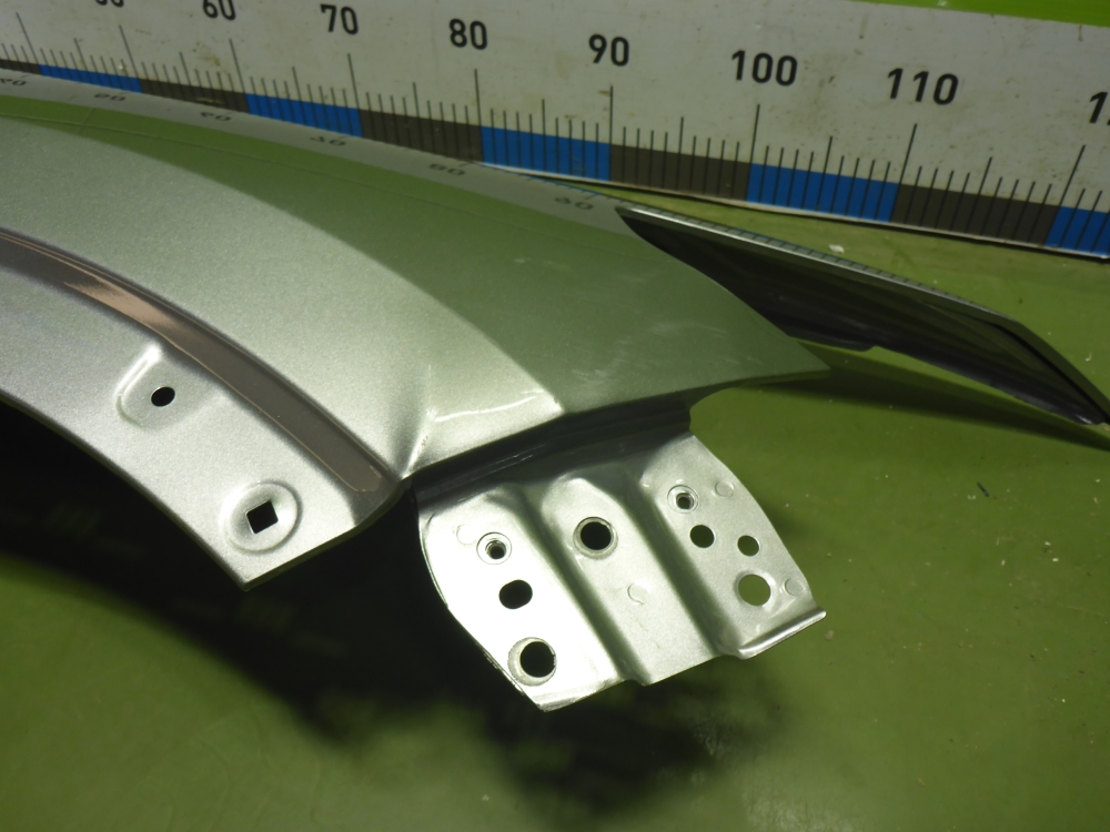 Крыло переднее правое