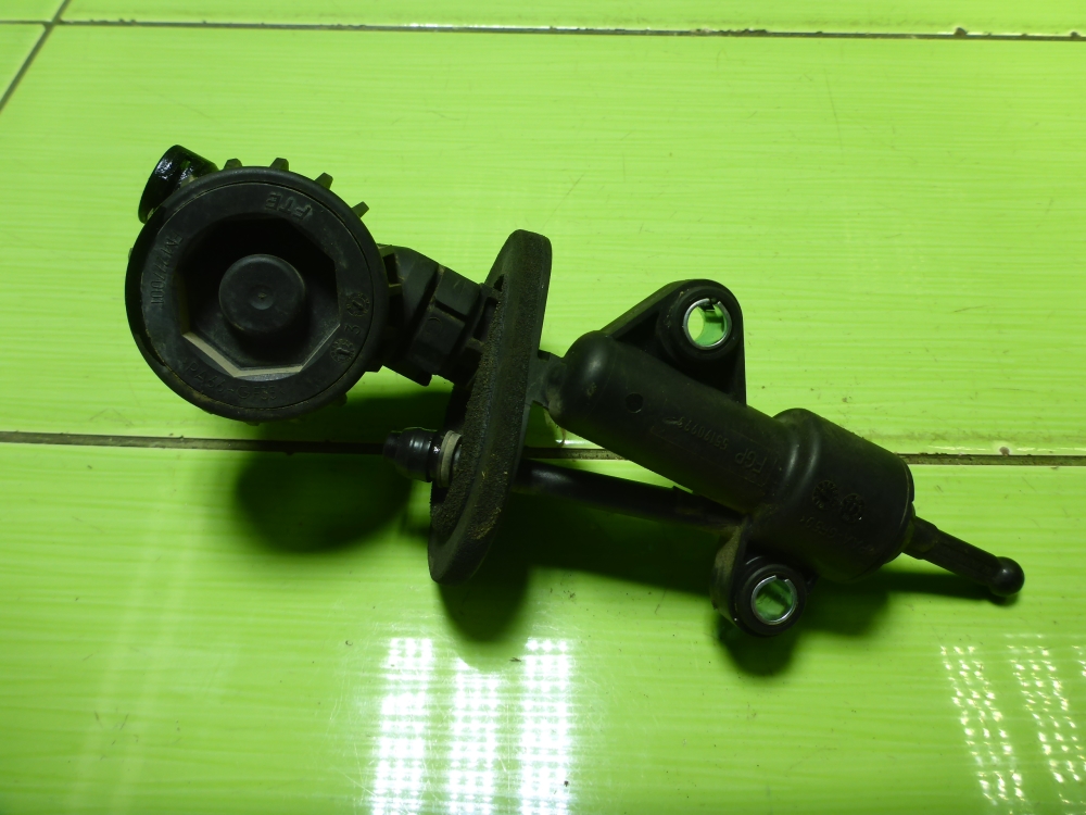 Цилиндр сцепления главный