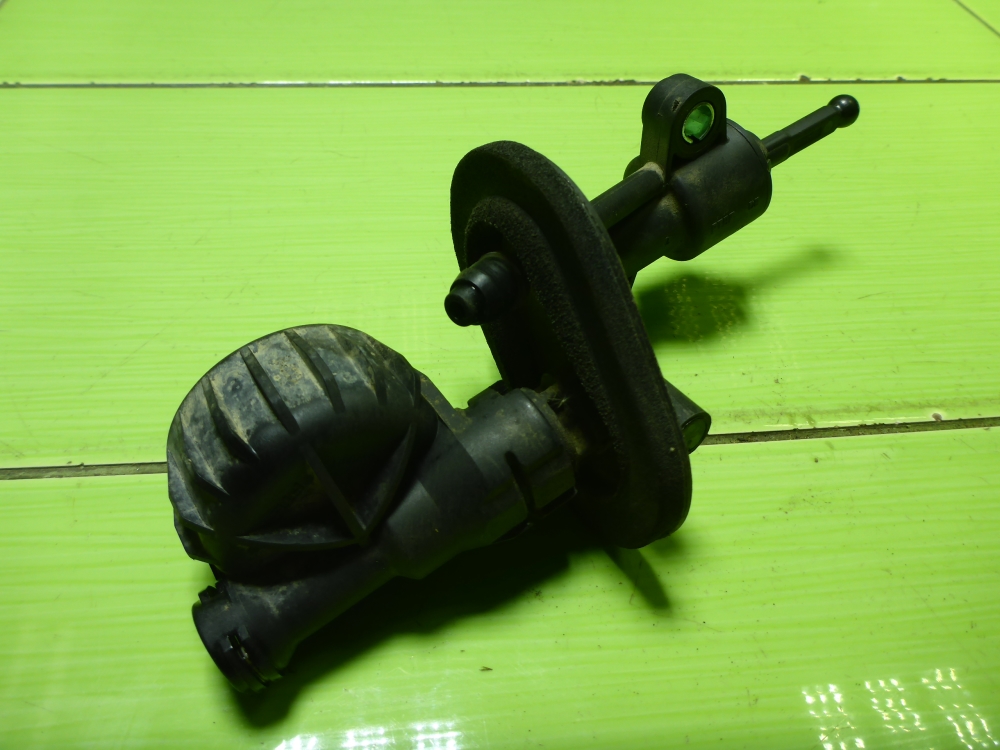 Цилиндр сцепления главный