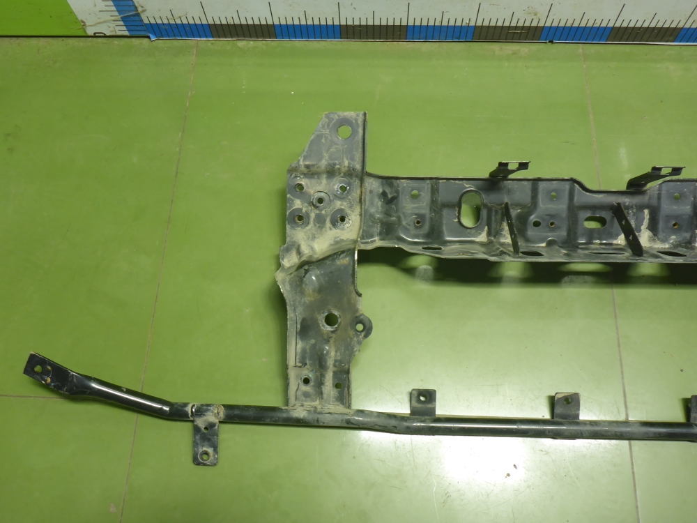 Кронштейн переднего бампера