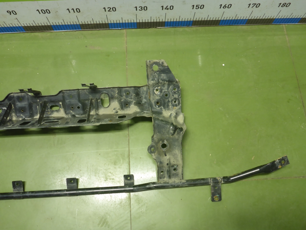 Кронштейн переднего бампера