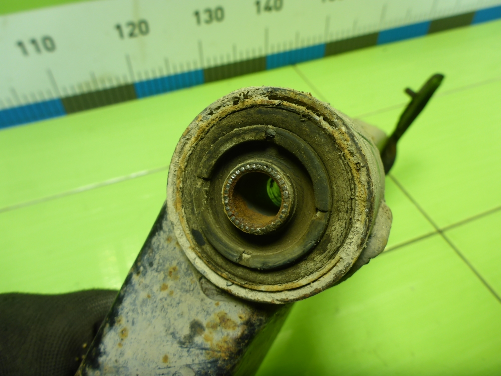 Рычаг передний правый