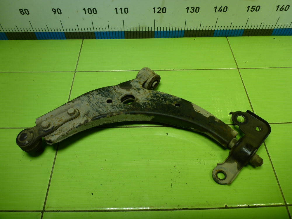 Рычаг передний правый