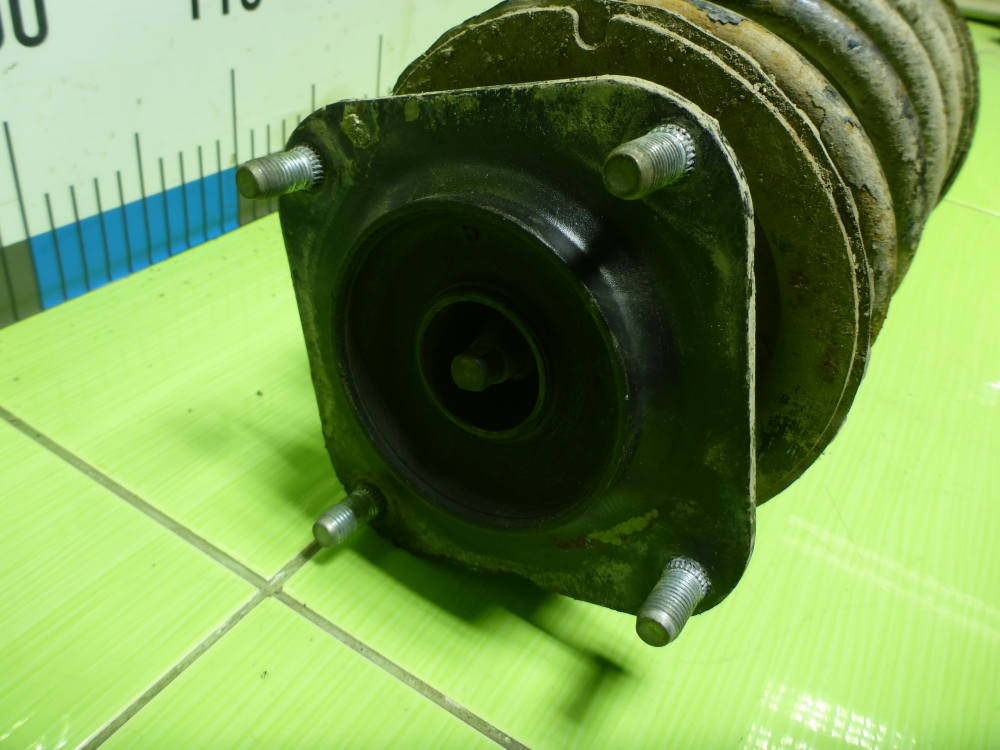 Амортизатор передний правый