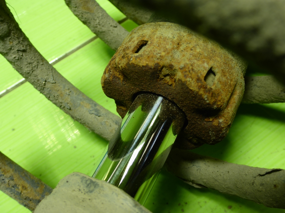 Амортизатор передний правый