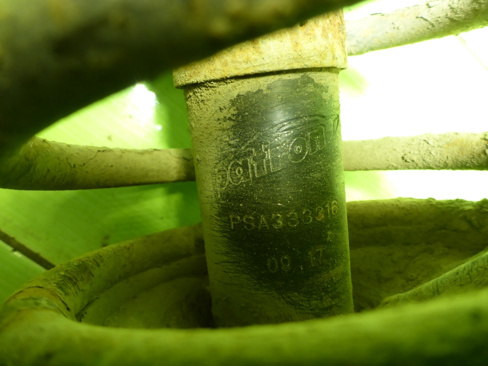 Амортизатор передний правый