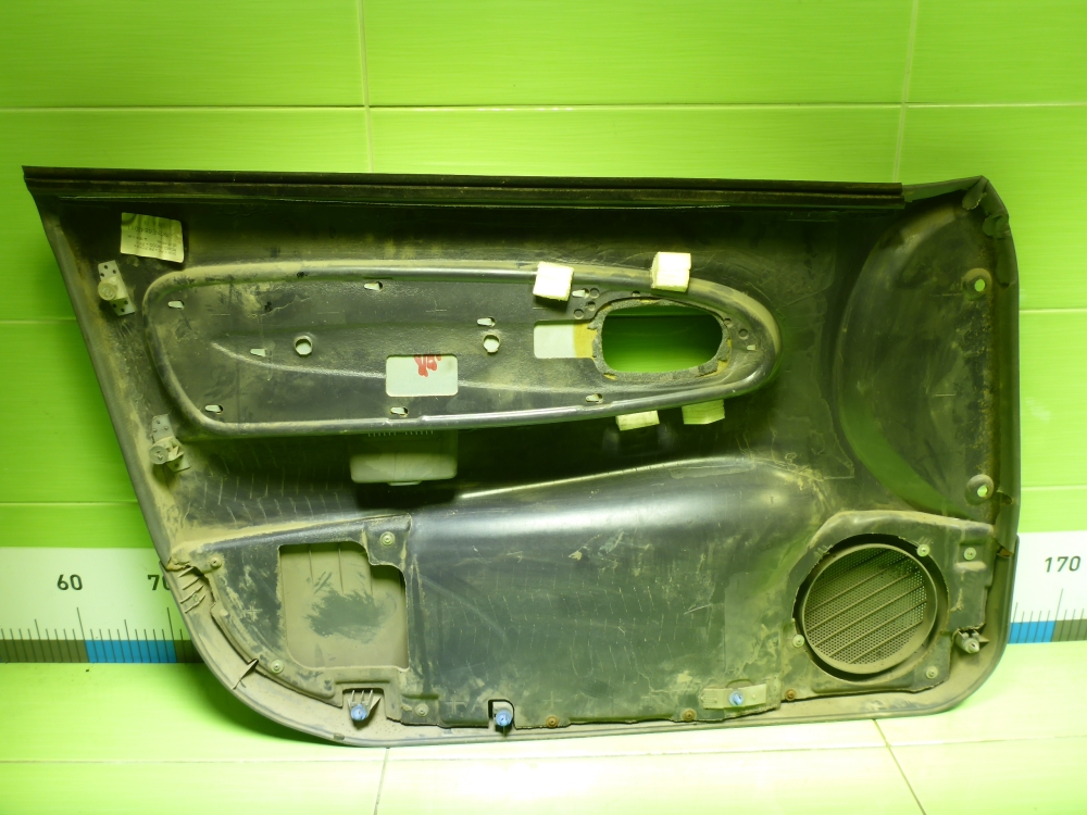 Обшивка двери передней правой