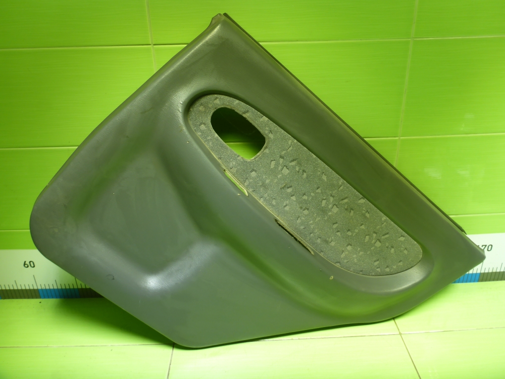 Обшивка двери задней правой