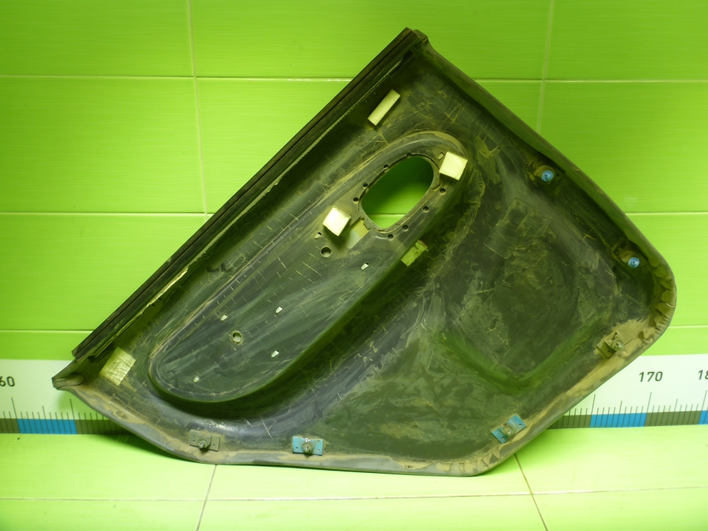 Обшивка двери задней правой