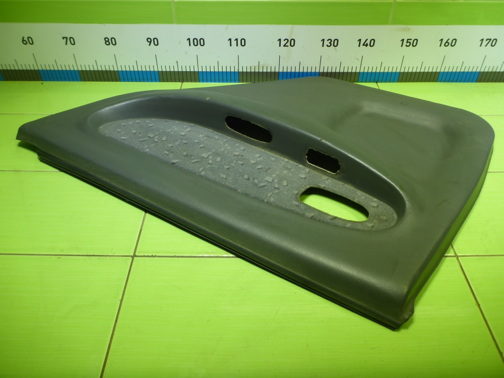 Обшивка двери задней правой