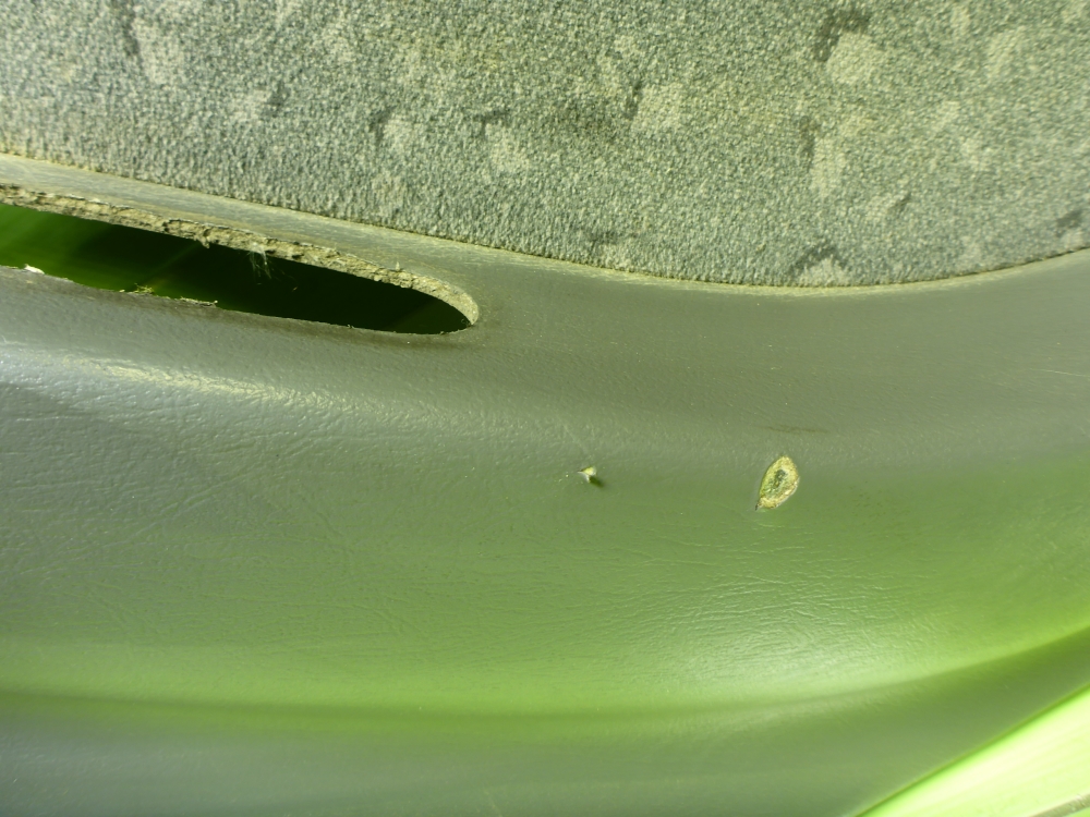 Обшивка двери задней правой