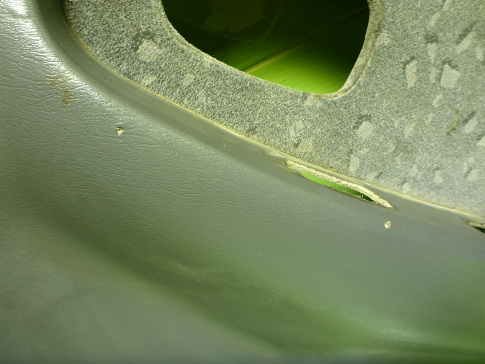 Обшивка двери задней правой