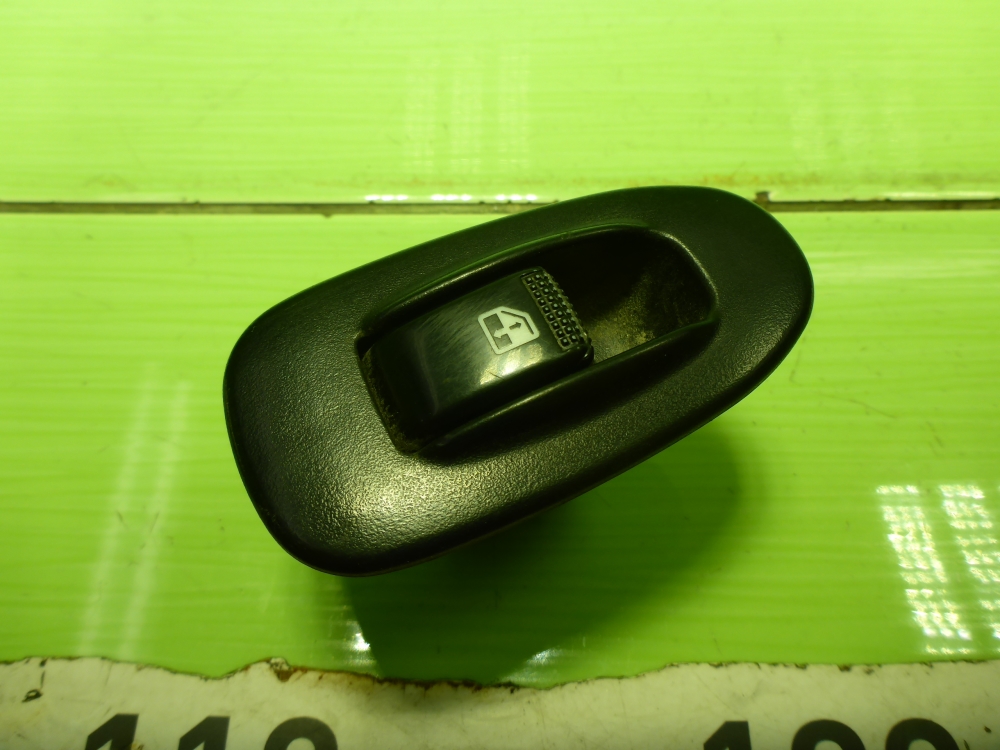 Кнопка стеклоподъемника