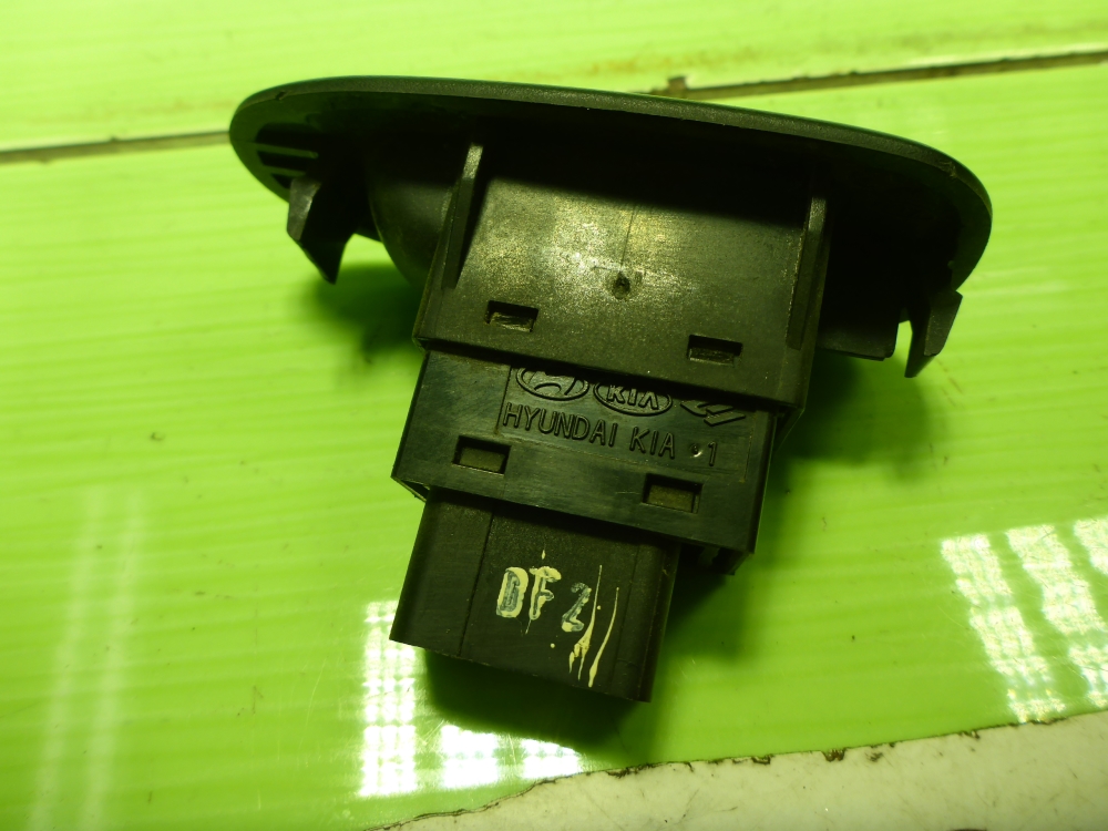 Кнопка стеклоподъемника