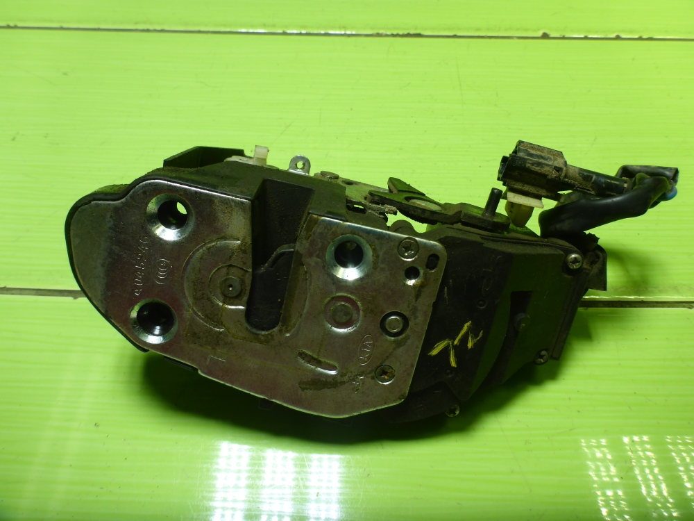 Замок двери задней левой