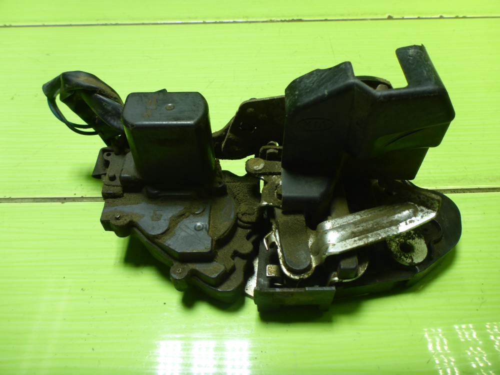 Замок двери задней левой