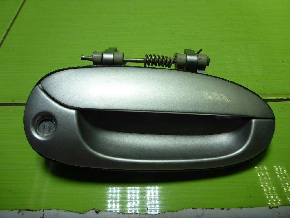 Ручка двери передней наружная правая