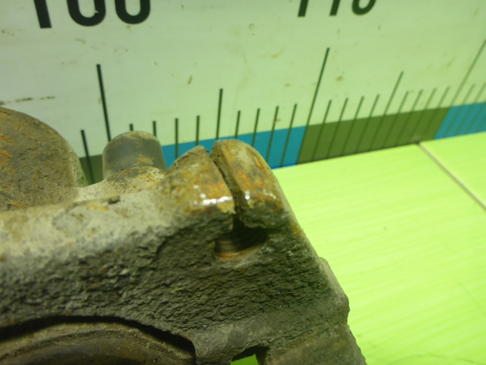 Суппорт передний левый