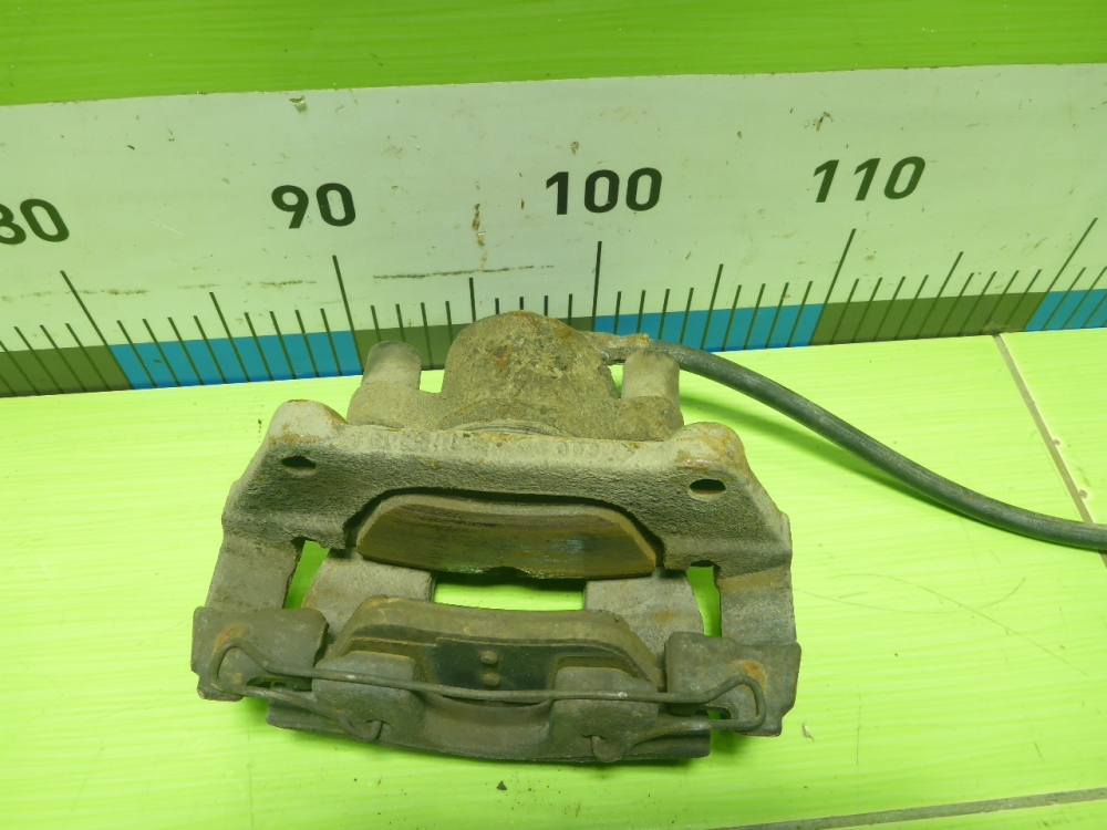 Суппорт передний правый