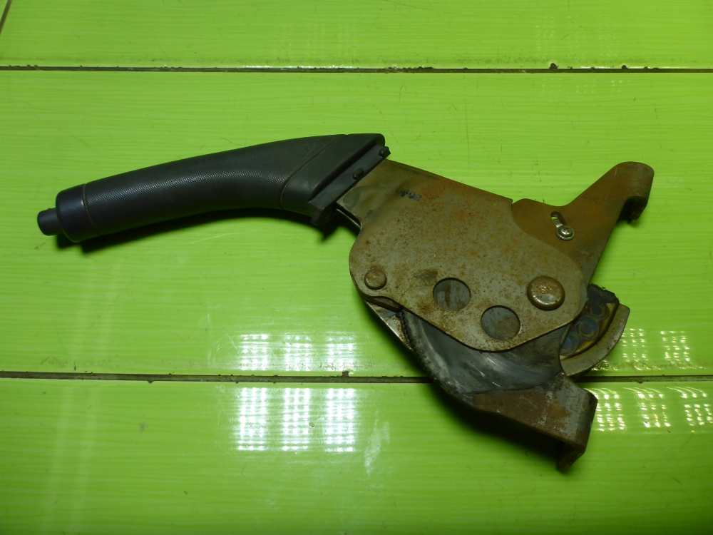 Рычаг стояночного тормоза