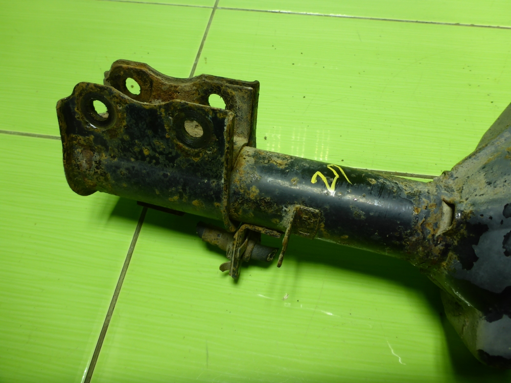 Амортизатор задний правый