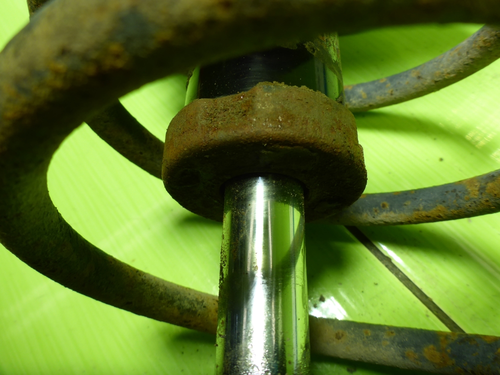 Амортизатор задний правый