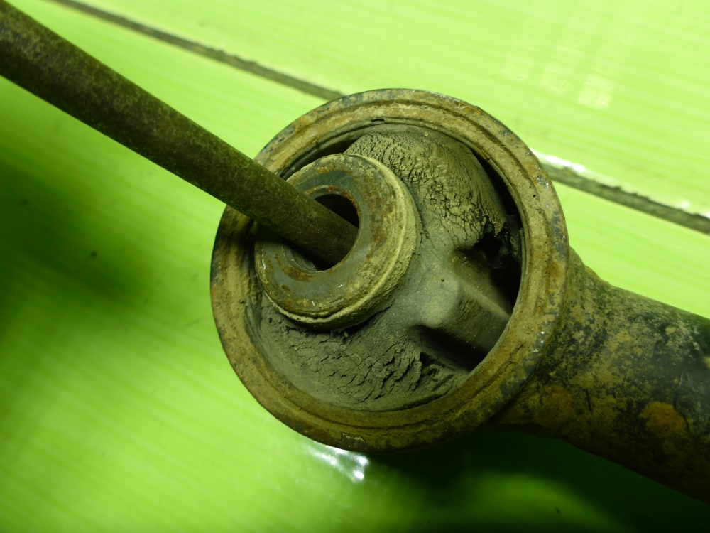 Тяга задняя продольная