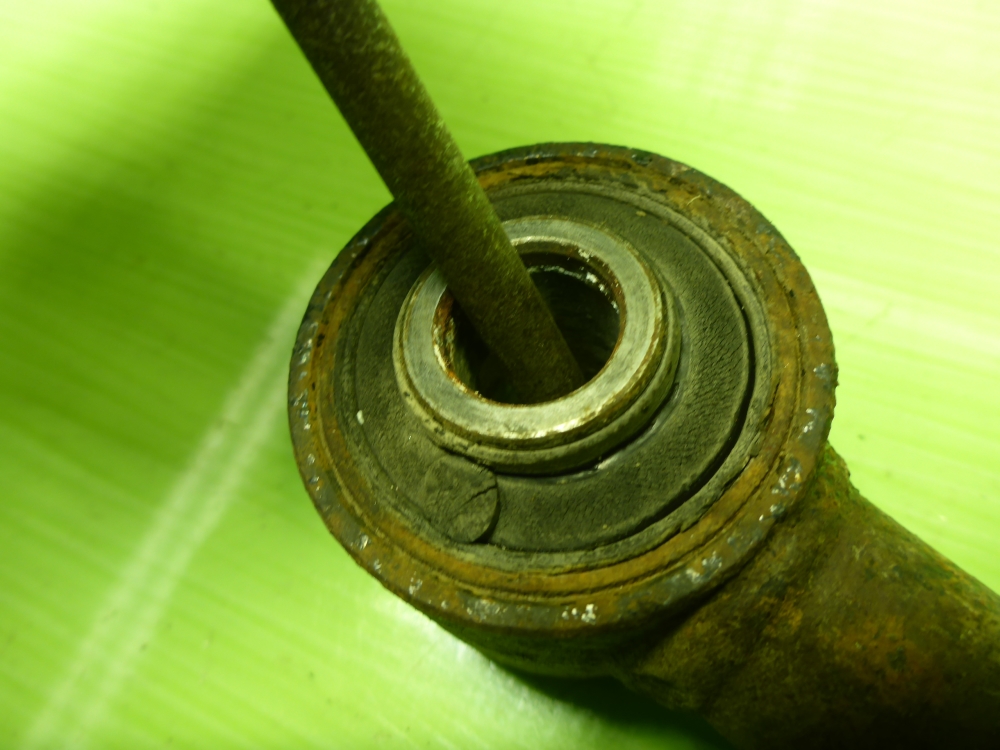 Тяга задняя нижняя