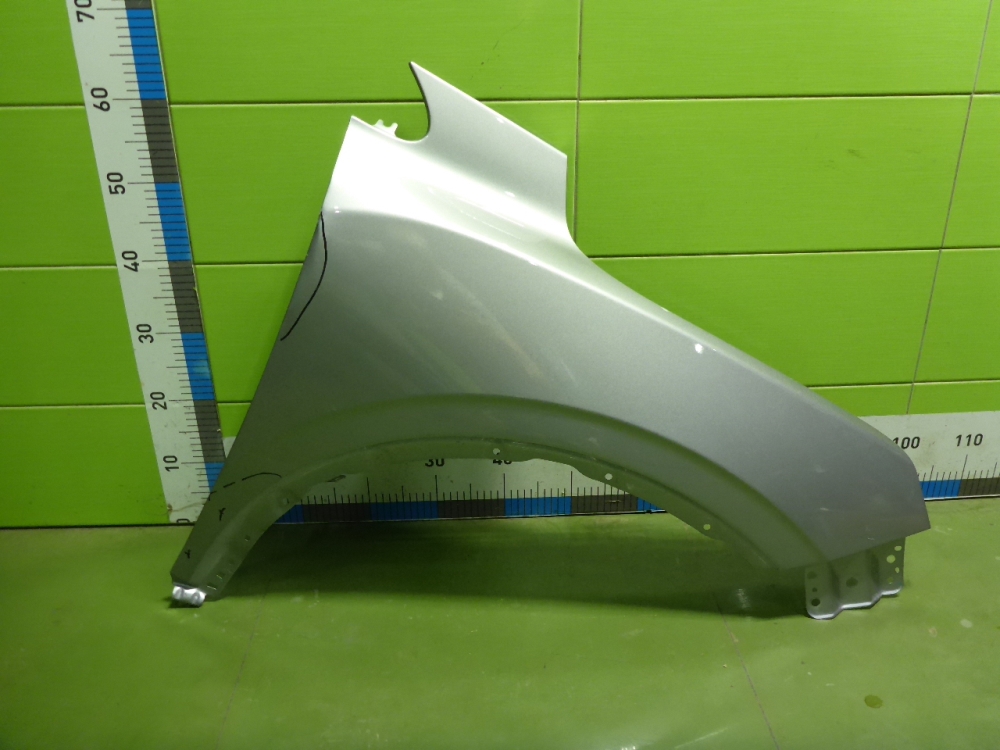 Крыло переднее правое