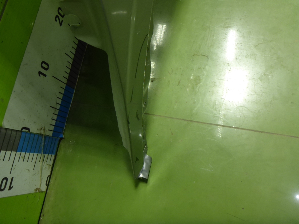 Крыло переднее правое