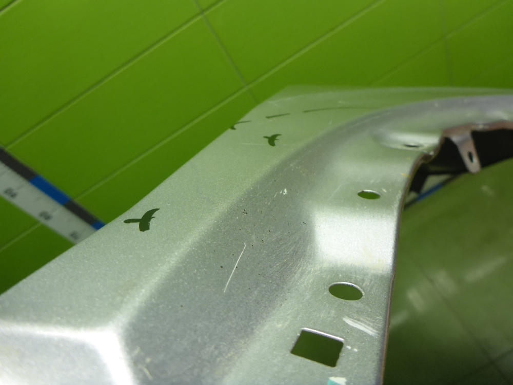 Крыло переднее правое