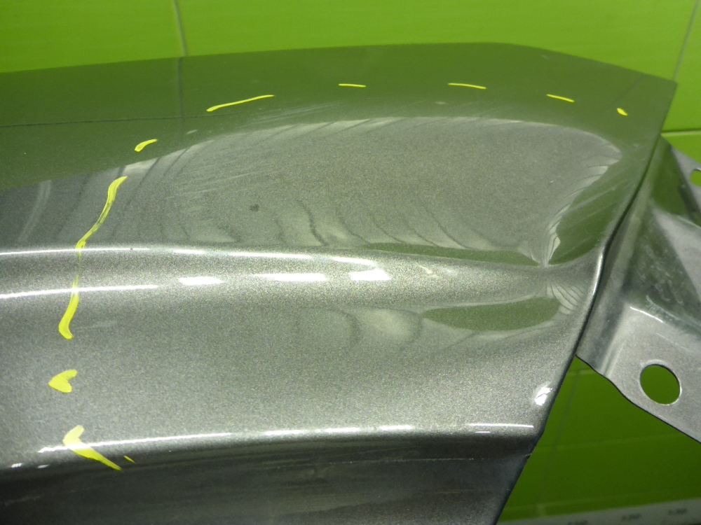 Крыло переднее правое