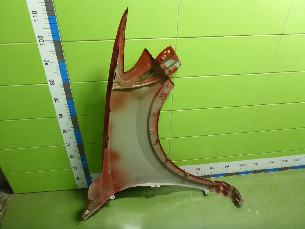 Крыло переднее левое